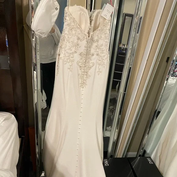 Maggie Sottero Wedding Dress - Picture 5 of 8